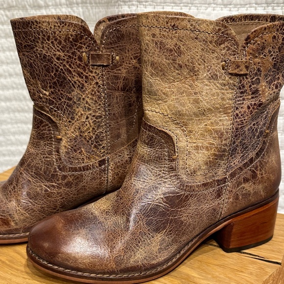 DIBA TRUE West Haven Vintage Distressed Brown Leather Boots size 6.5 MSRP $175 - Picture 3 of 9
